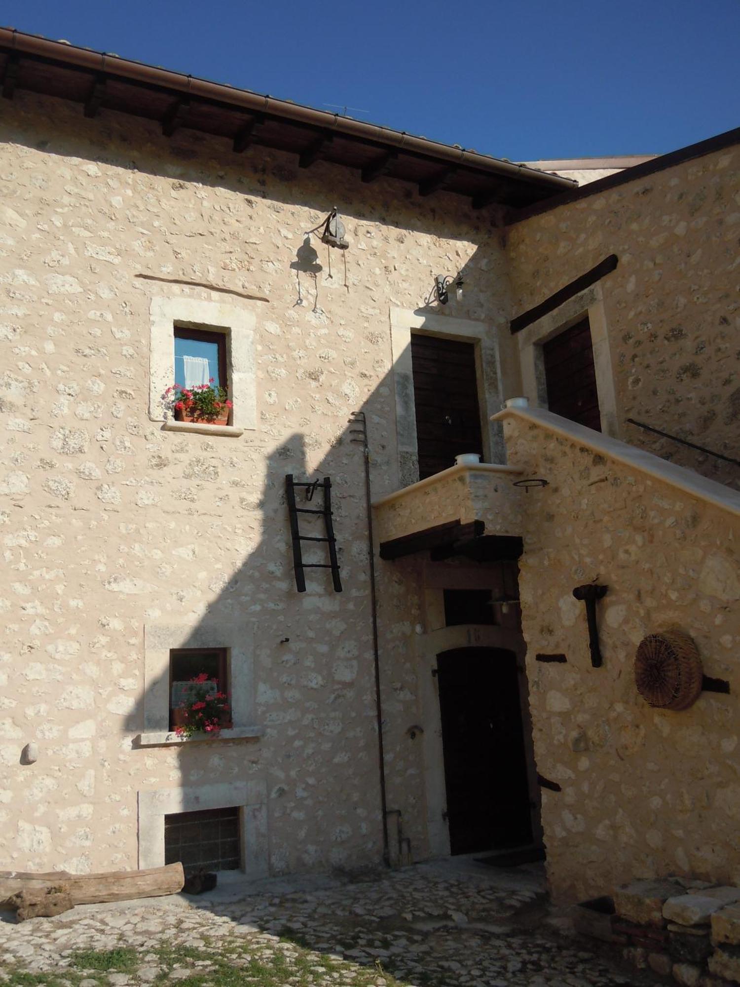 La Casa Sù Le Dimore Del Borgo Santo Stefano Di Sessanio Extérieur photo