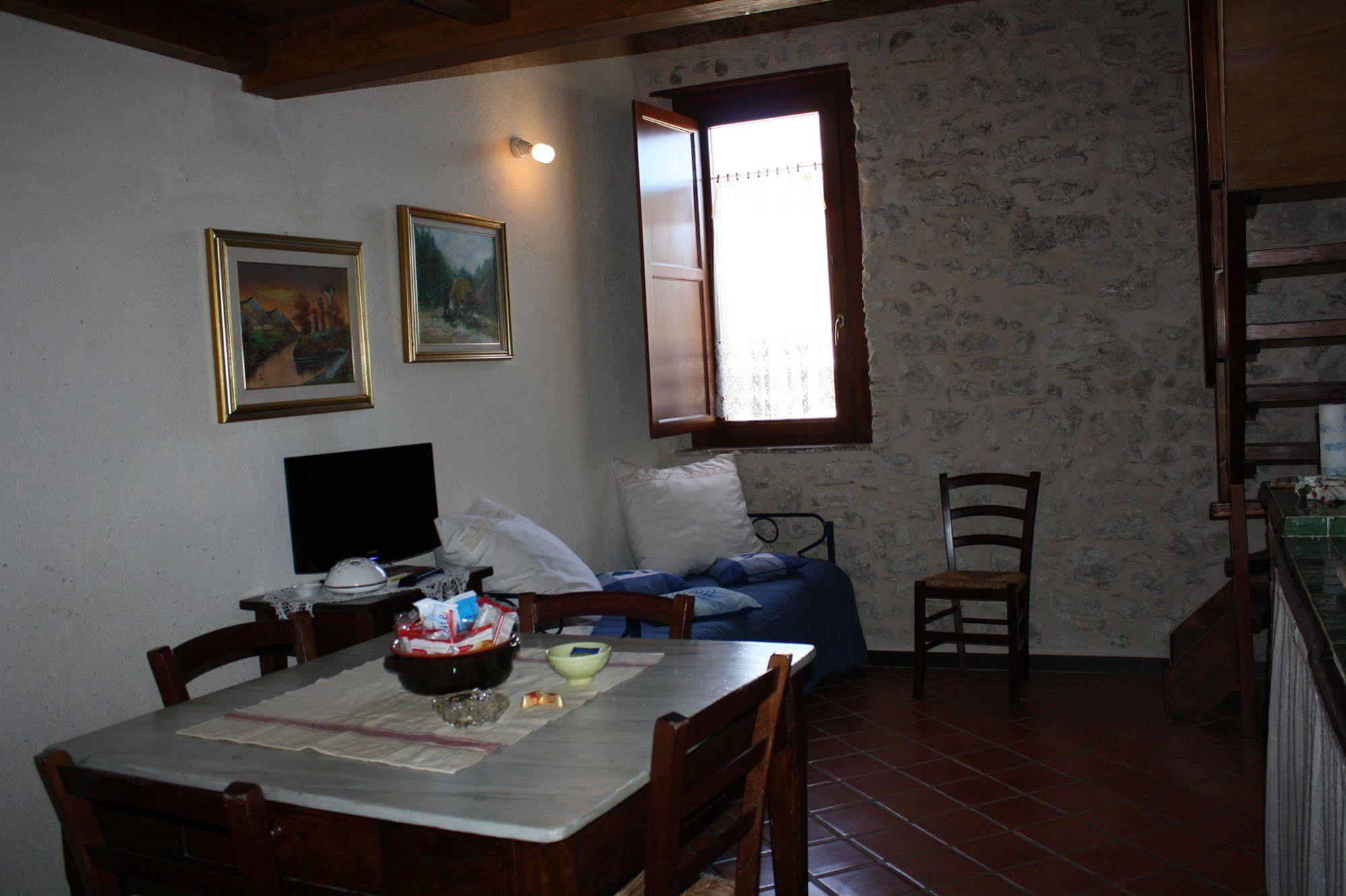 La Casa Sù Le Dimore Del Borgo Santo Stefano Di Sessanio Extérieur photo